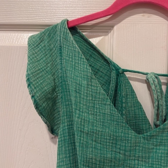 BiBi Green Textured Blouse - Picture 2 of 6